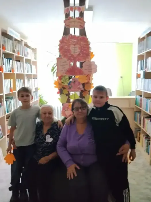 Ладошки добра. Нашим бабушкам и дедушкам