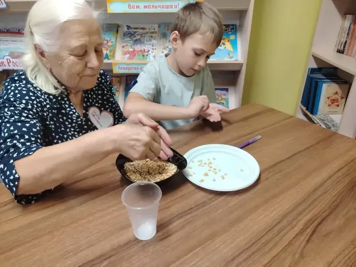 Ладошки добра. Нашим бабушкам и дедушкам